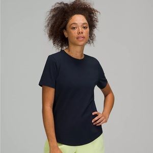 LULULEMON T SHIRT